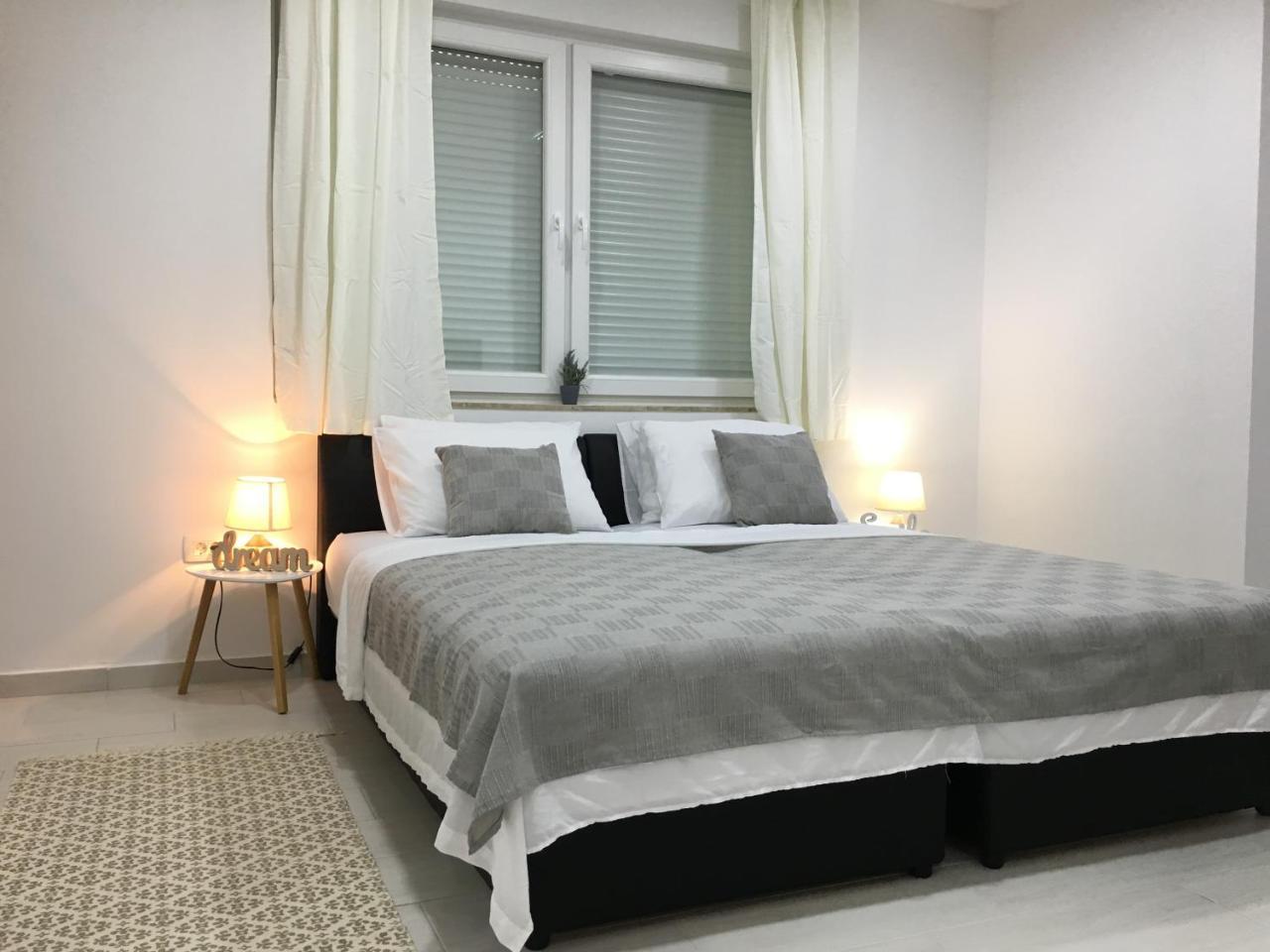 Apartments Valentina - Free Parking Mostar Exteriör bild